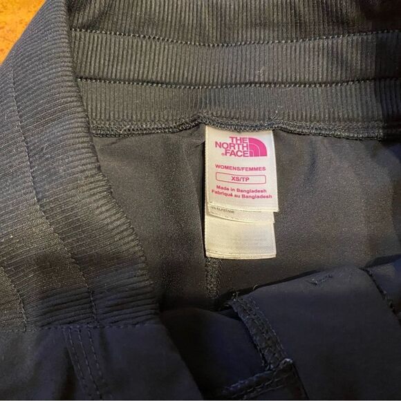 The North Face Black Capris, Size XS. (PT06) - Picture 4 of 5